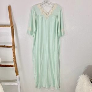 VTG Corhan Noumair Green Nightgown SZ P